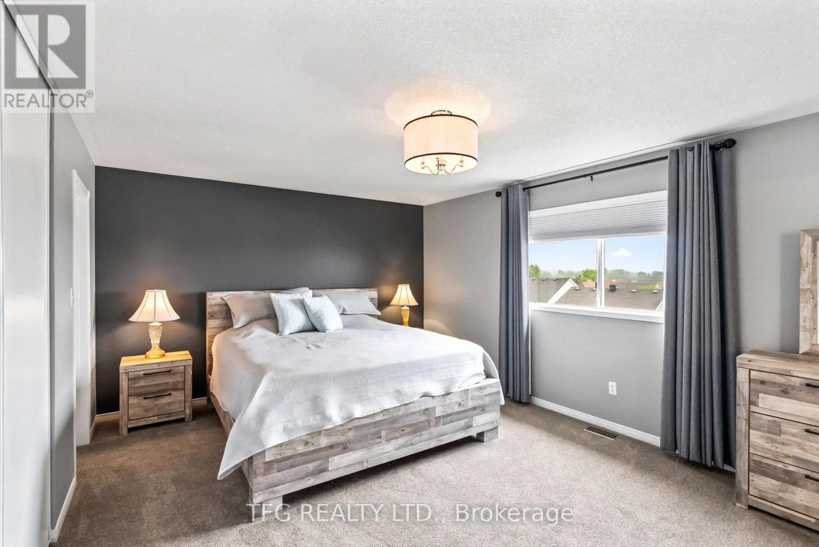 1187 ASHGROVE CRESCENT