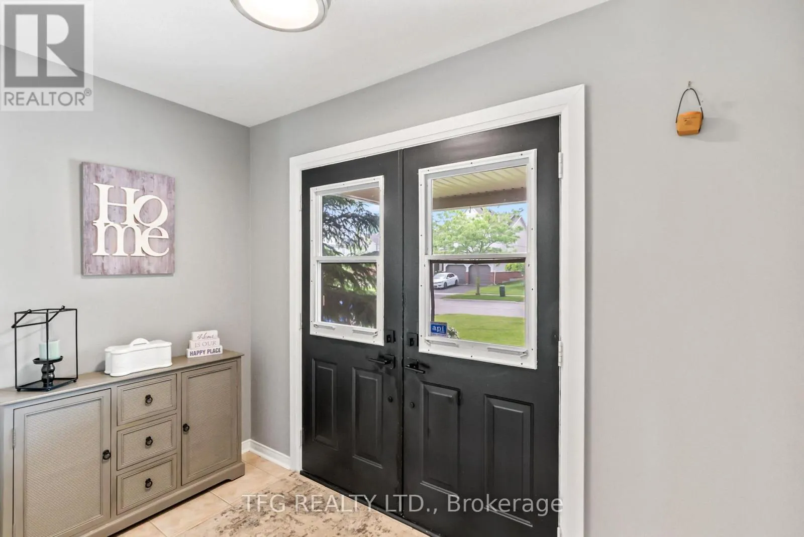 1187 ASHGROVE CRESCENT