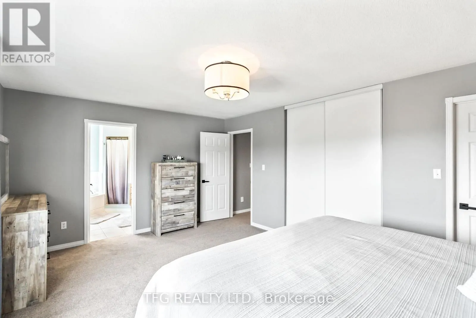 1187 ASHGROVE CRESCENT