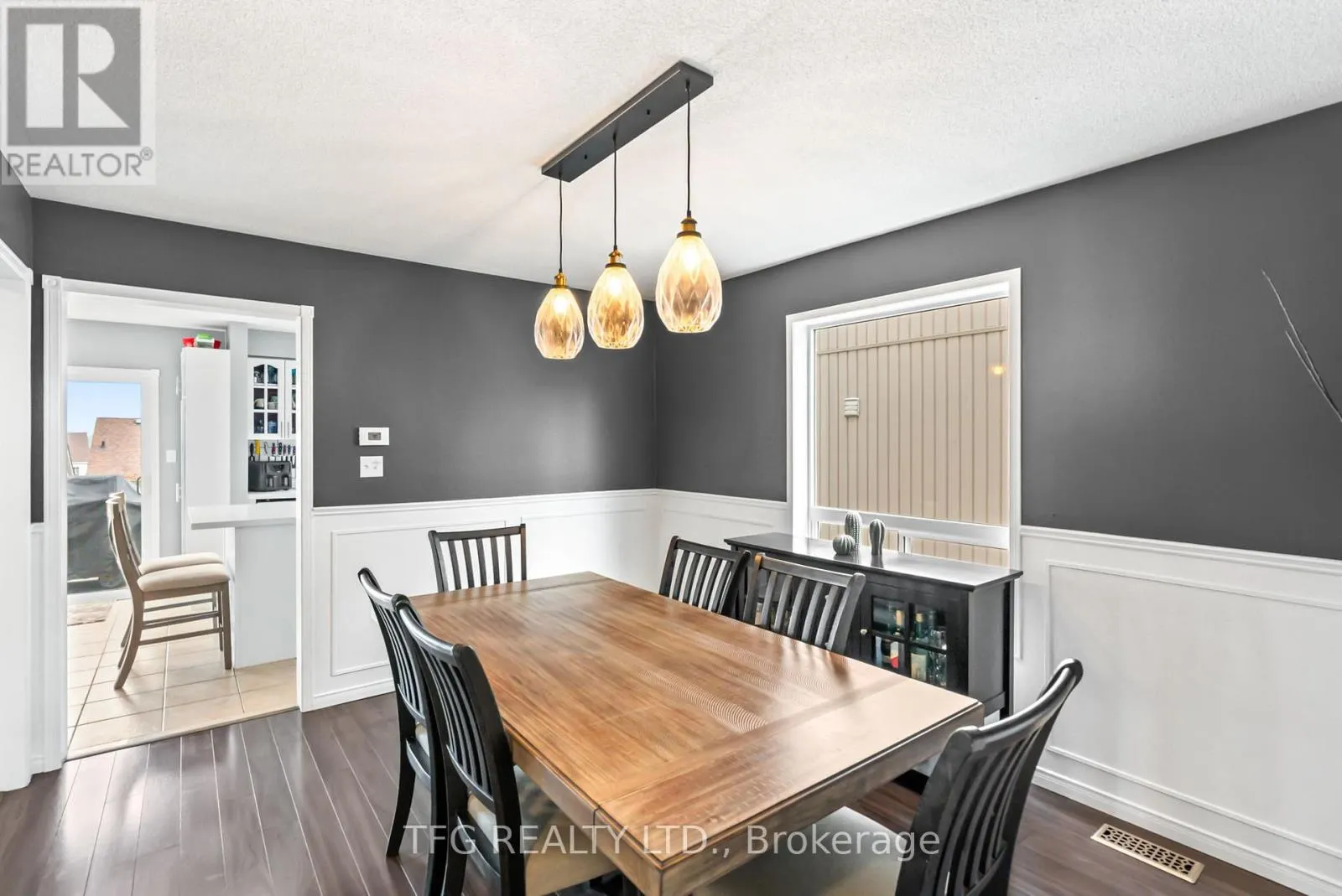 1187 ASHGROVE CRESCENT