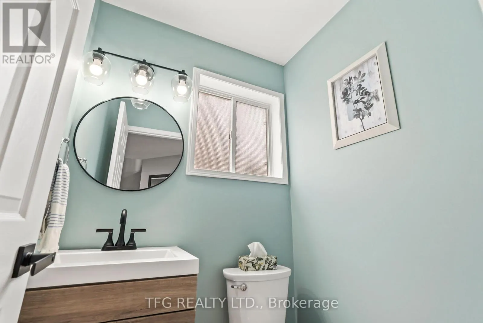 1187 ASHGROVE CRESCENT