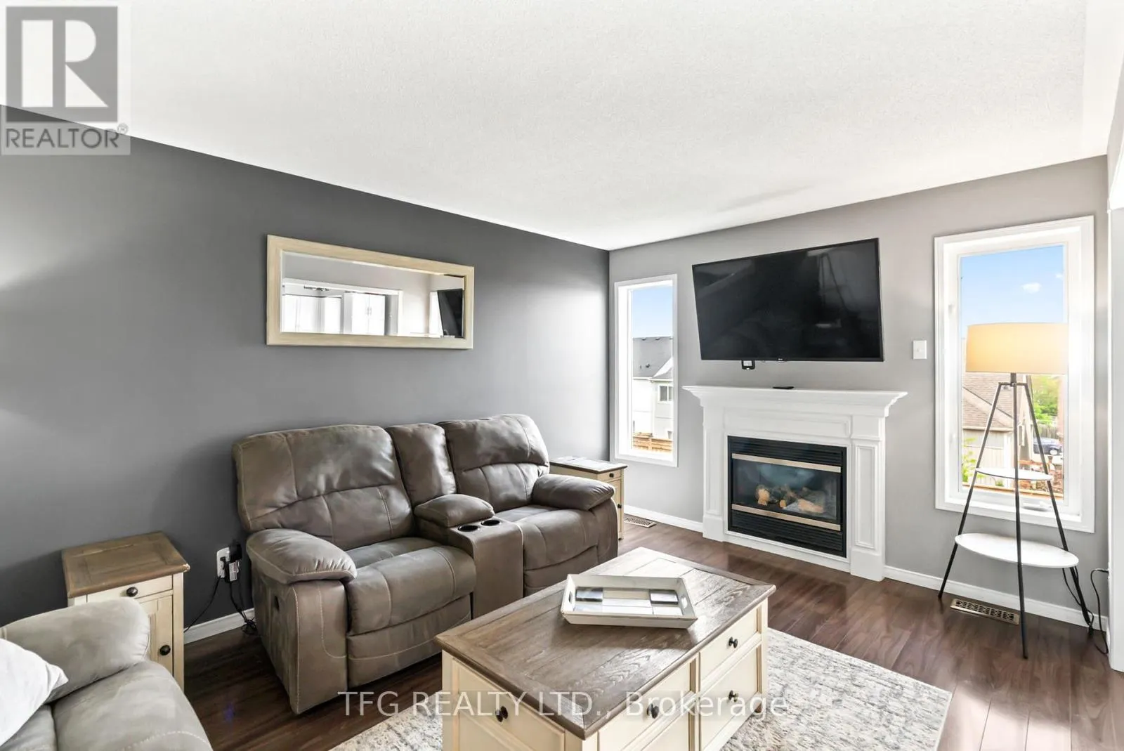 1187 ASHGROVE CRESCENT