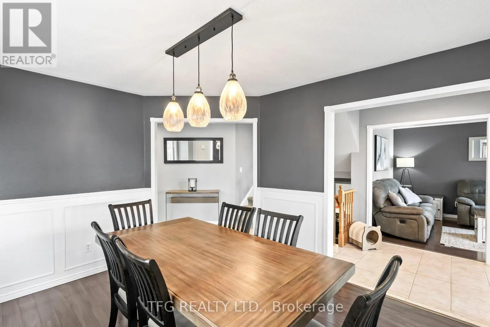 1187 ASHGROVE CRESCENT