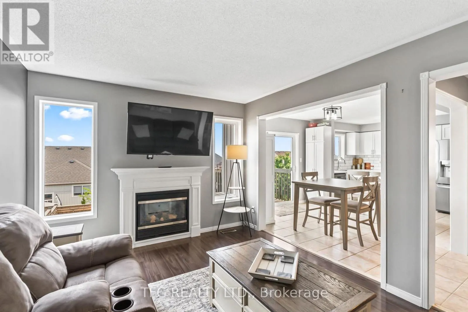 1187 ASHGROVE CRESCENT