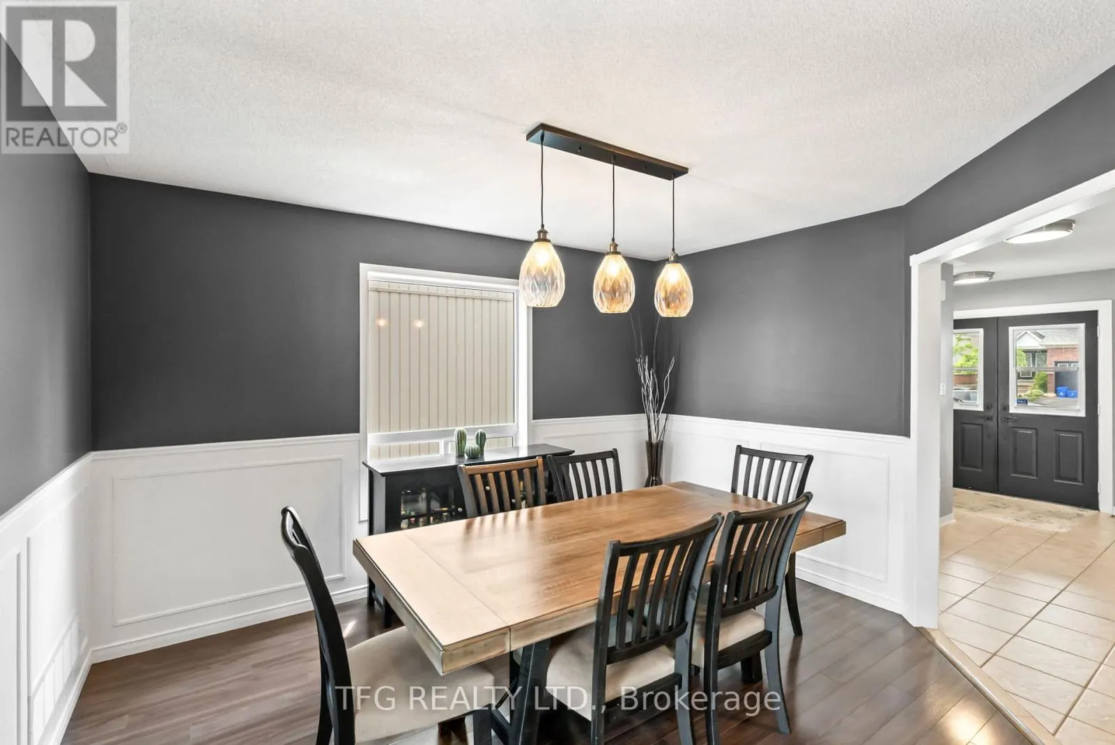 1187 ASHGROVE CRESCENT
