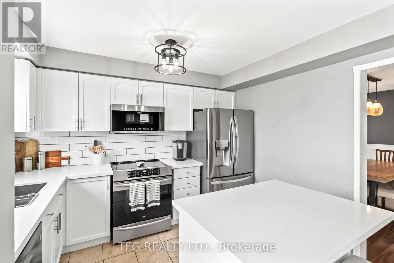 1187 ASHGROVE CRESCENT