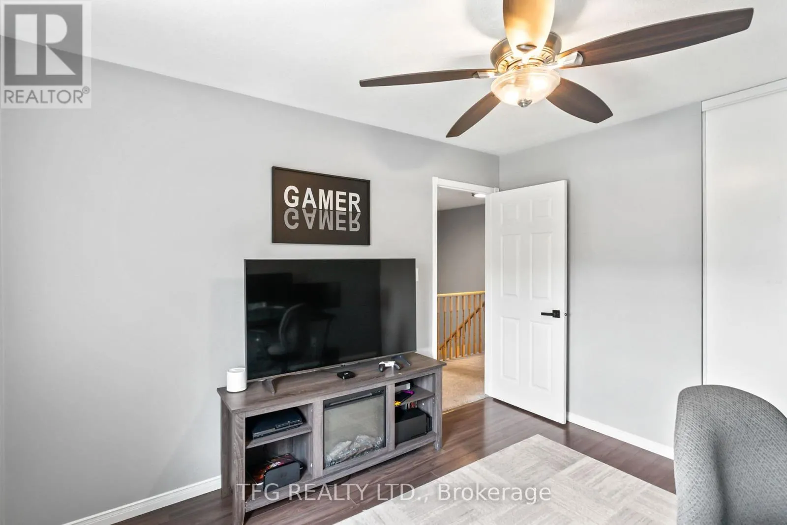 1187 ASHGROVE CRESCENT