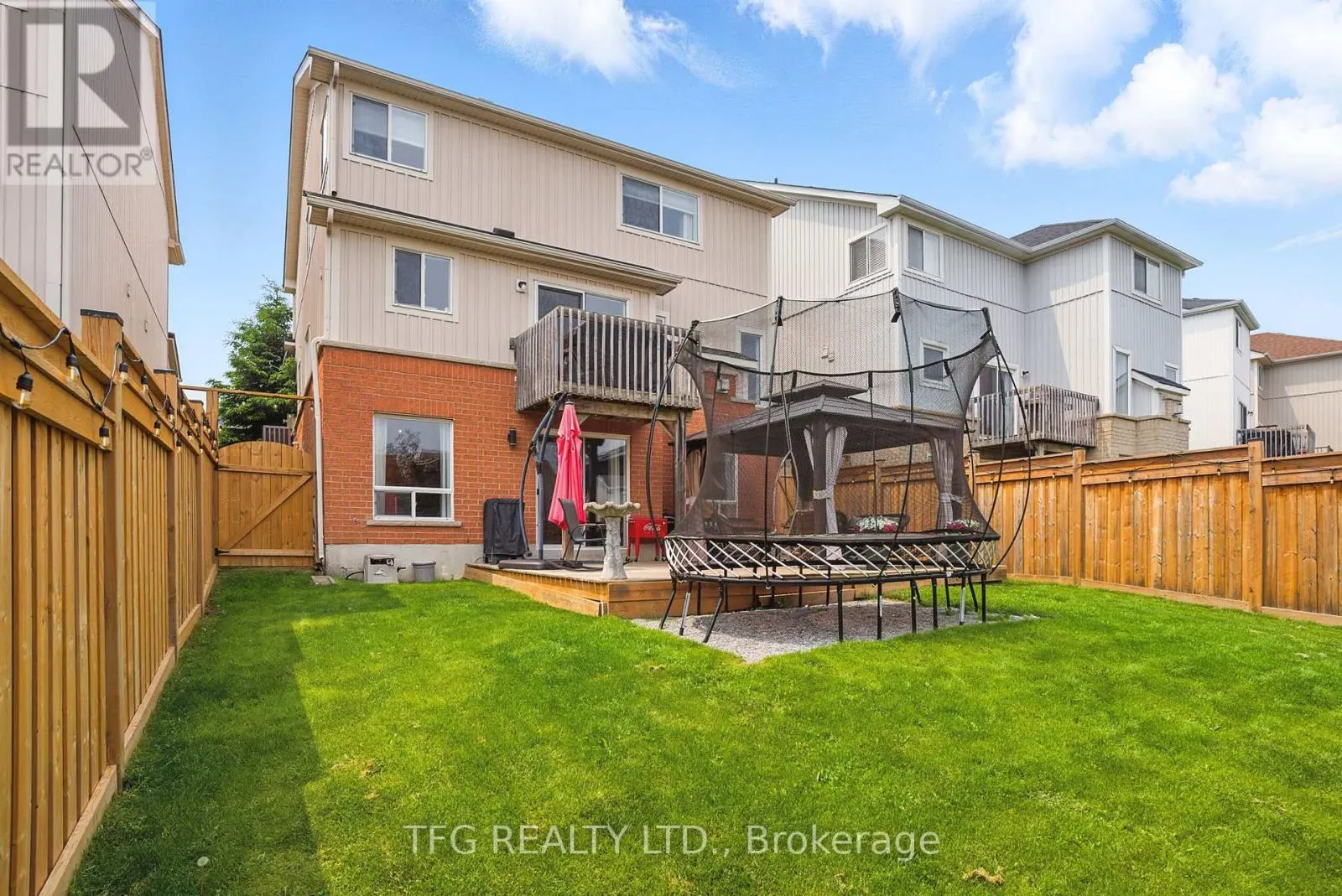 1187 ASHGROVE CRESCENT