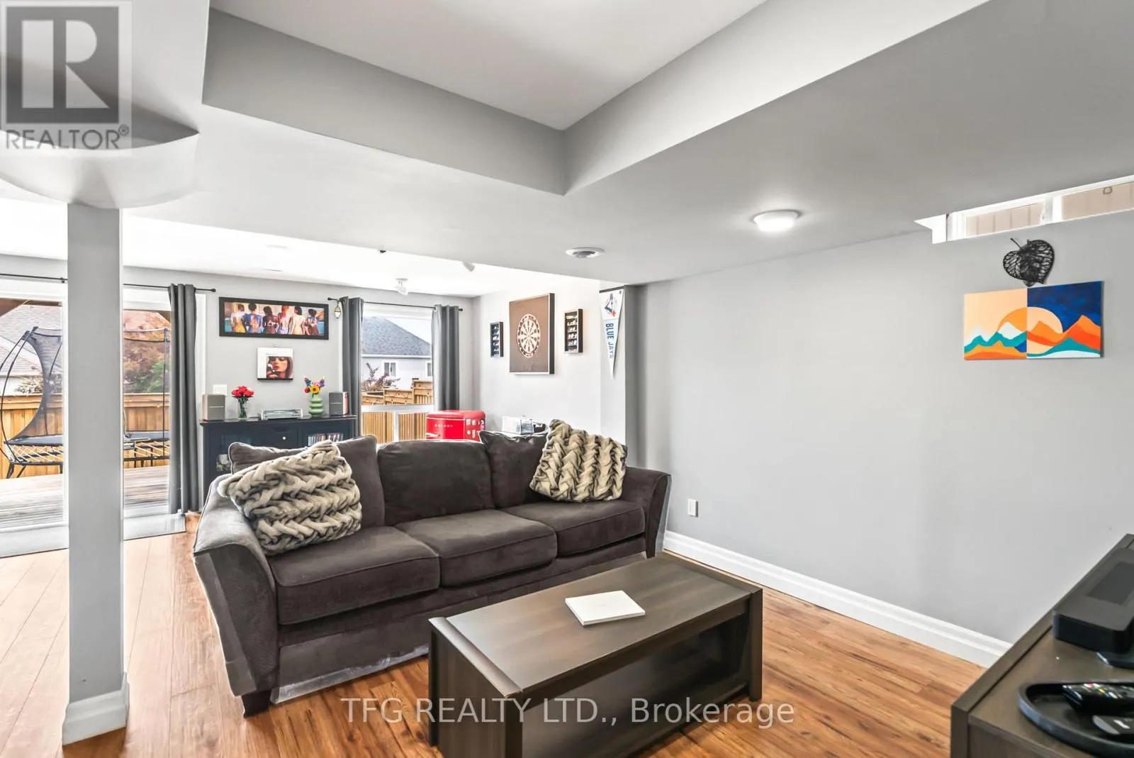 1187 ASHGROVE CRESCENT