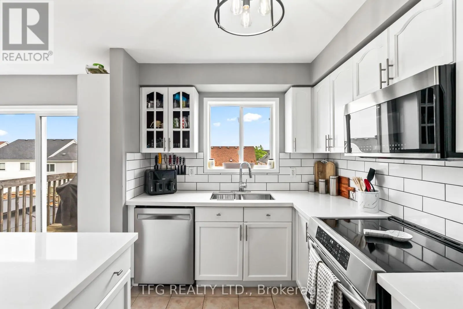 1187 ASHGROVE CRESCENT