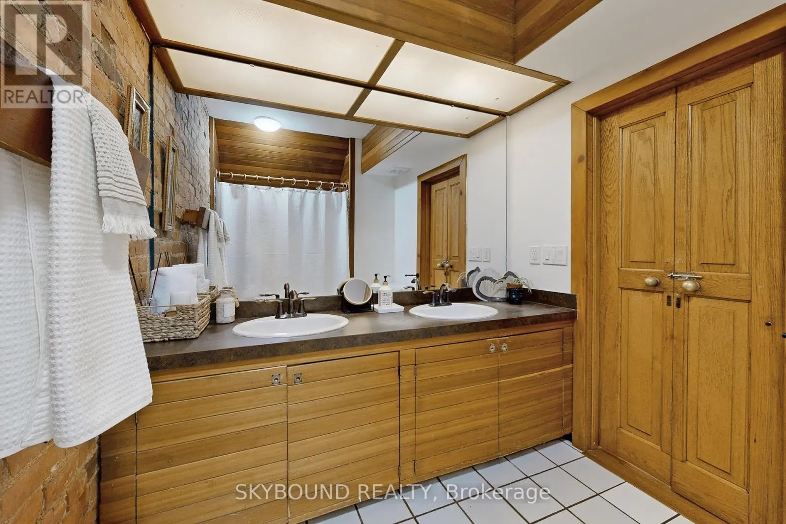 50 DEARBOURNE AVENUE
