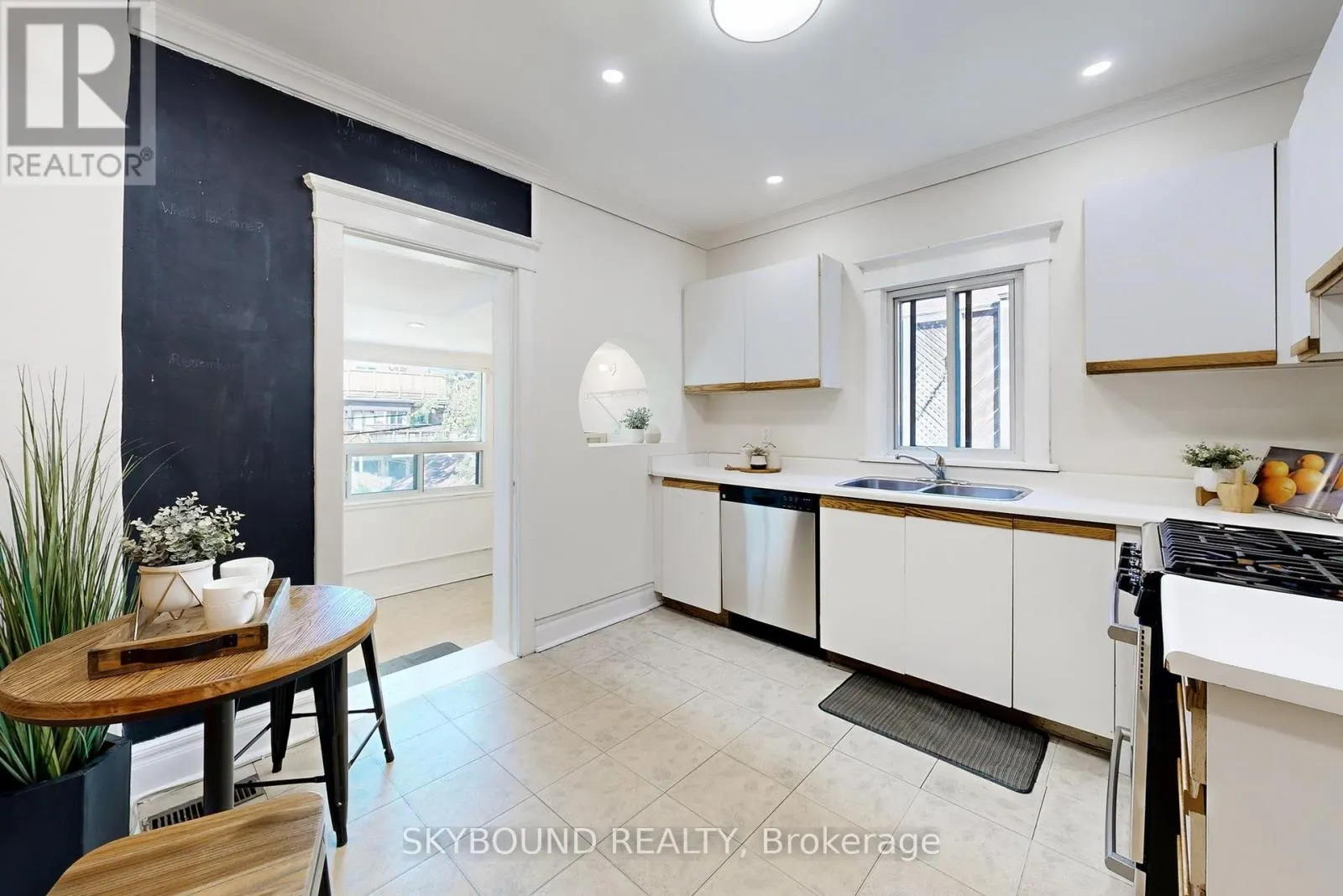 50 DEARBOURNE AVENUE