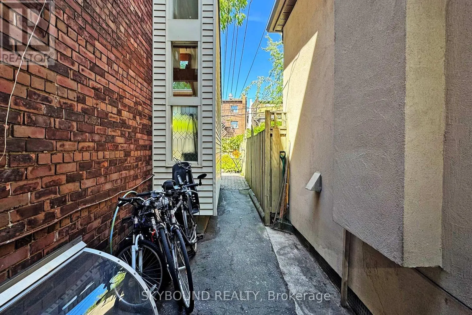 50 DEARBOURNE AVENUE
