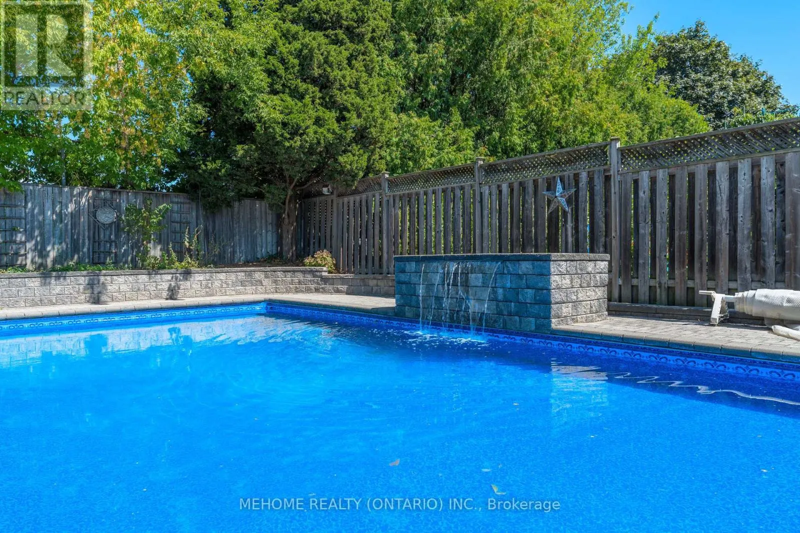 16 ABBOTTSWOOD ROAD