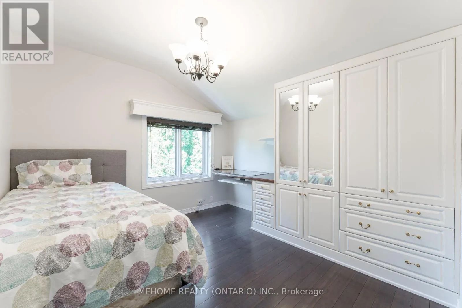 16 ABBOTTSWOOD ROAD
