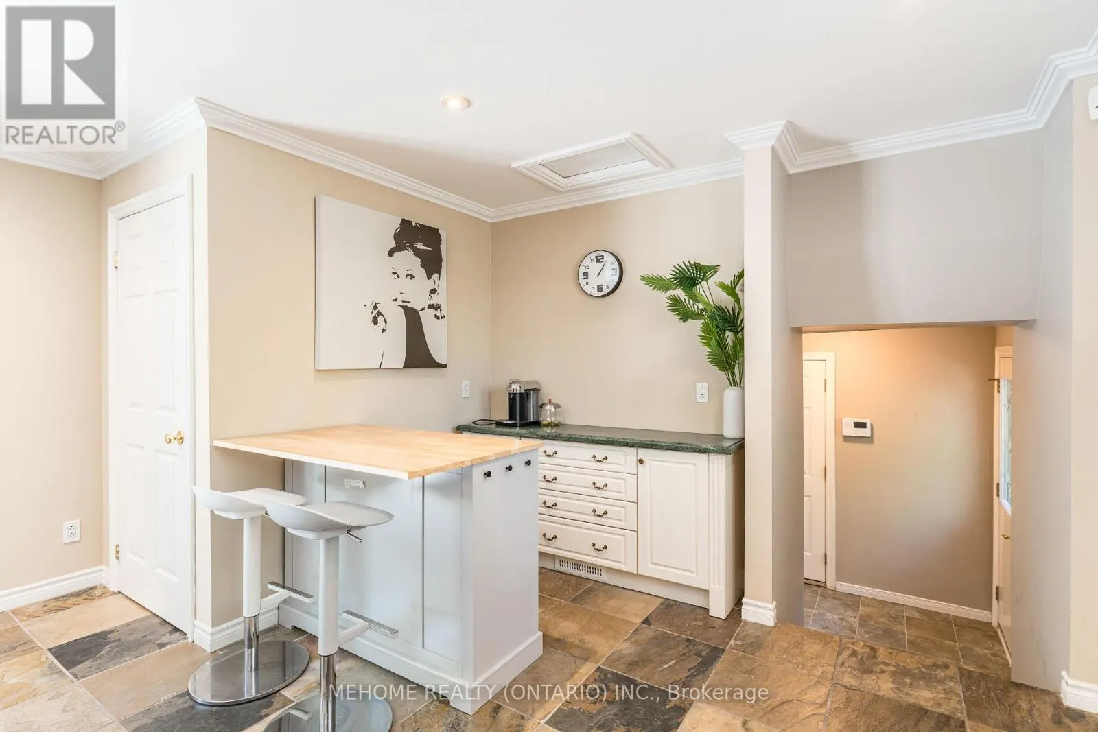 16 ABBOTTSWOOD ROAD