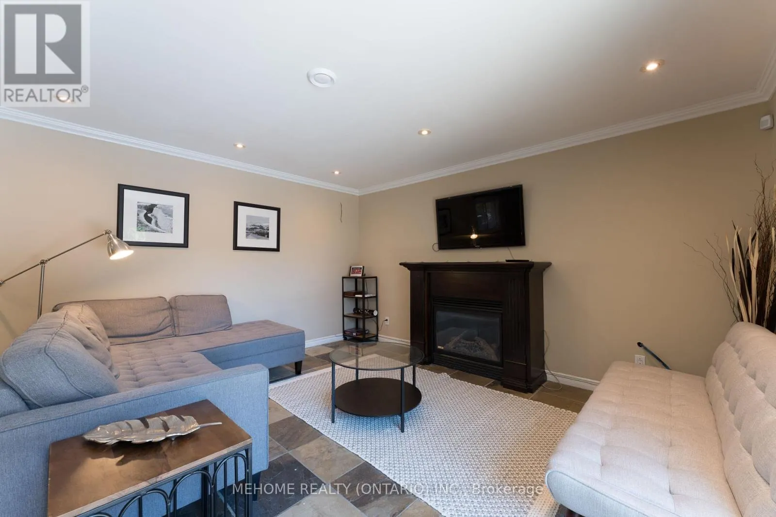 16 ABBOTTSWOOD ROAD