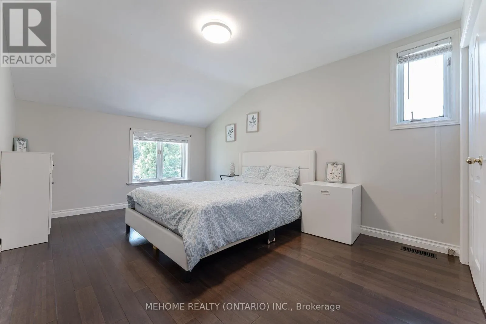 16 ABBOTTSWOOD ROAD
