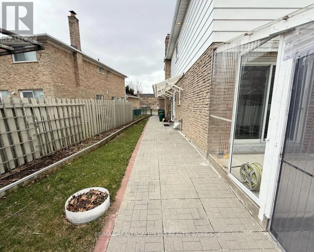 LOWER - 22 HARTLEYWOOD DRIVE