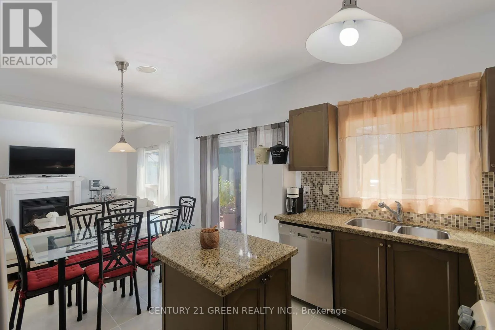 8 LAMPMAN DRIVE