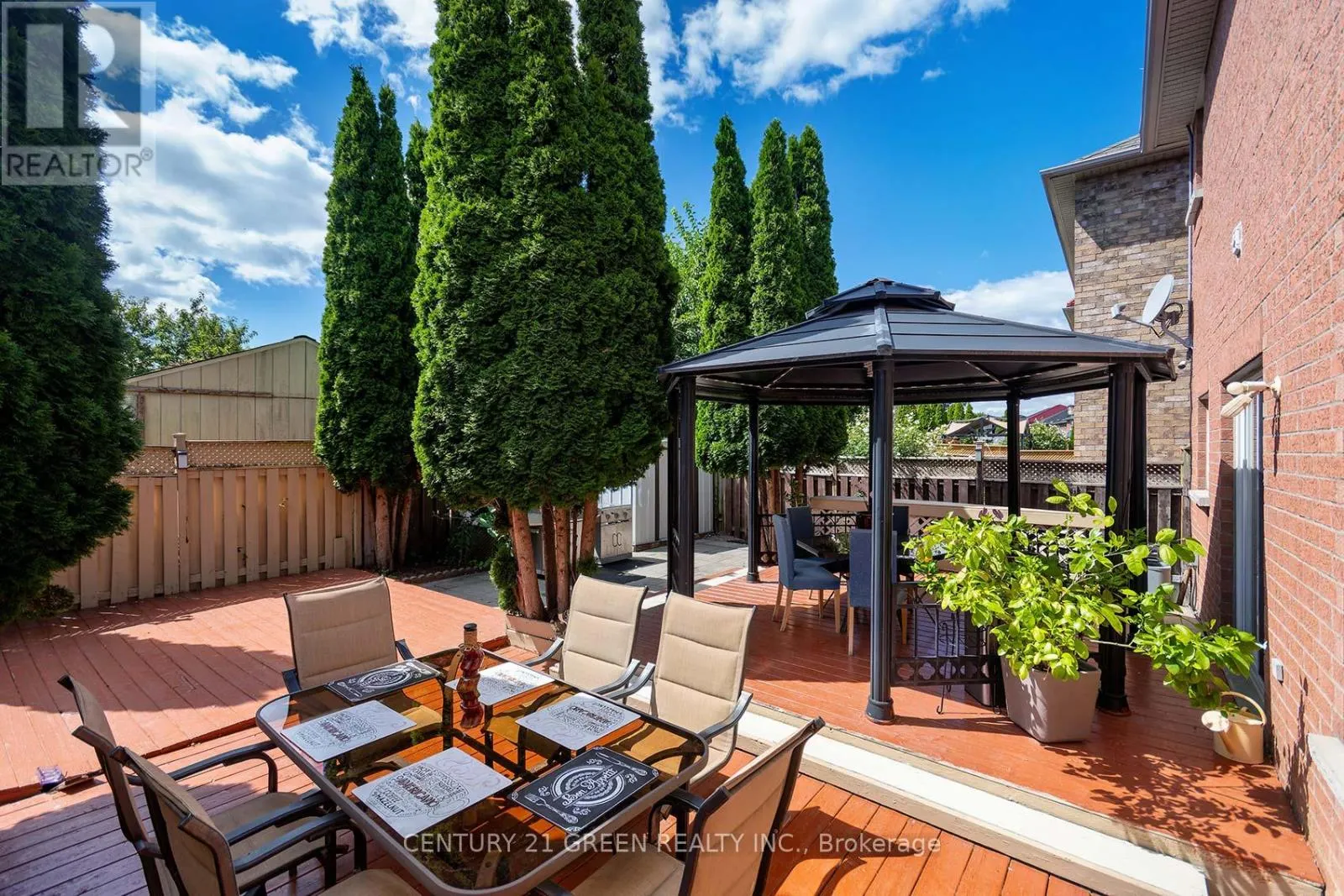 8 LAMPMAN DRIVE