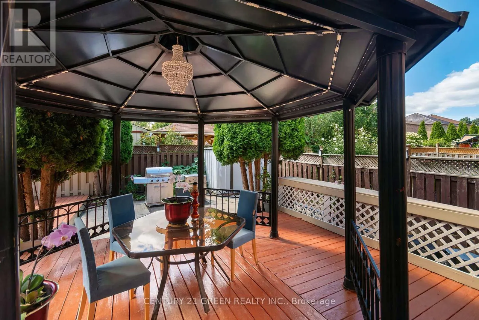 8 LAMPMAN DRIVE