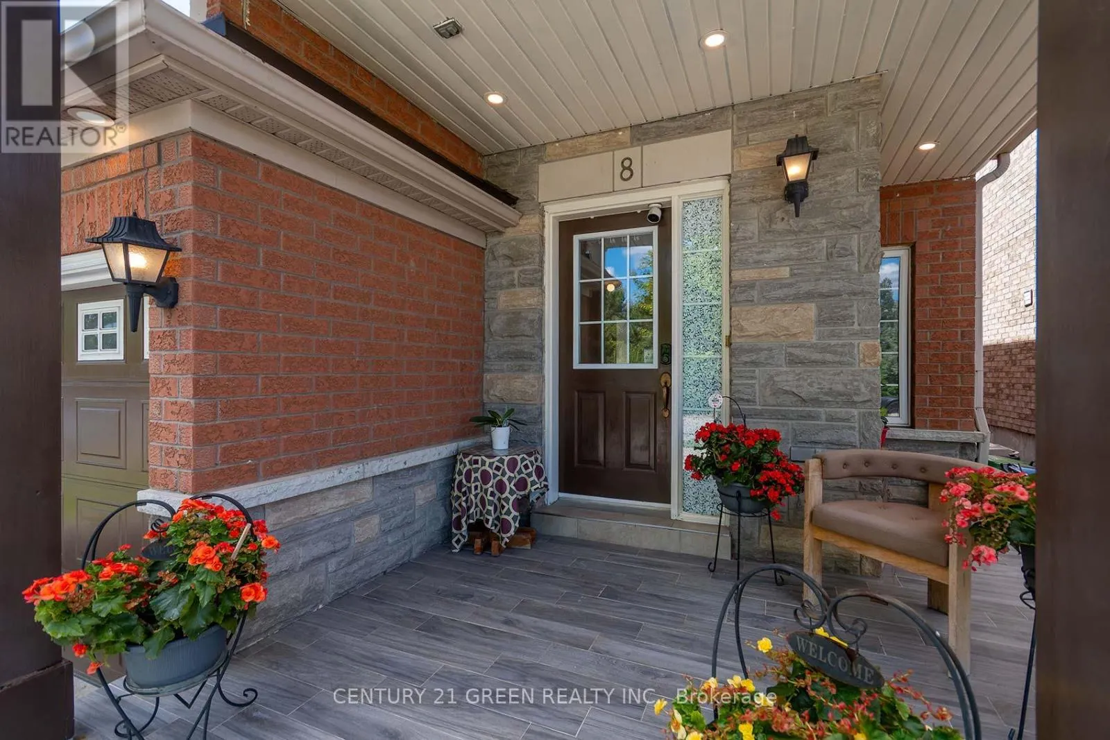 8 LAMPMAN DRIVE