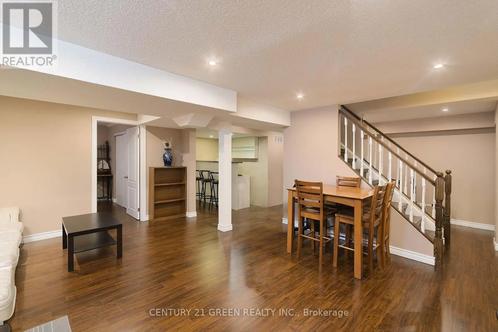 8 LAMPMAN DRIVE