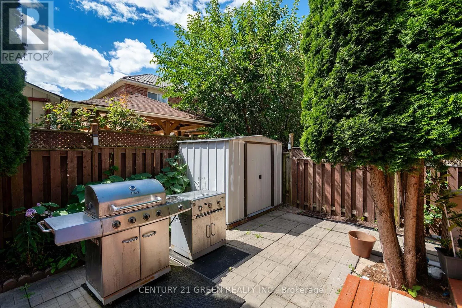 8 LAMPMAN DRIVE