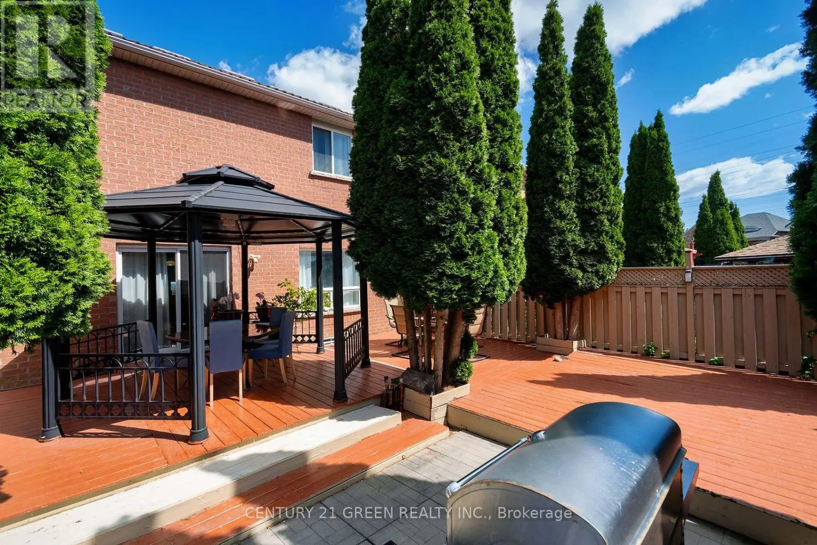 8 LAMPMAN DRIVE