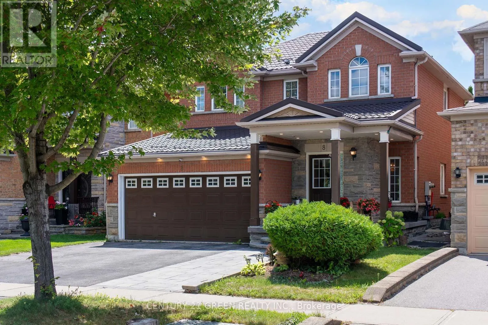 8 LAMPMAN DRIVE