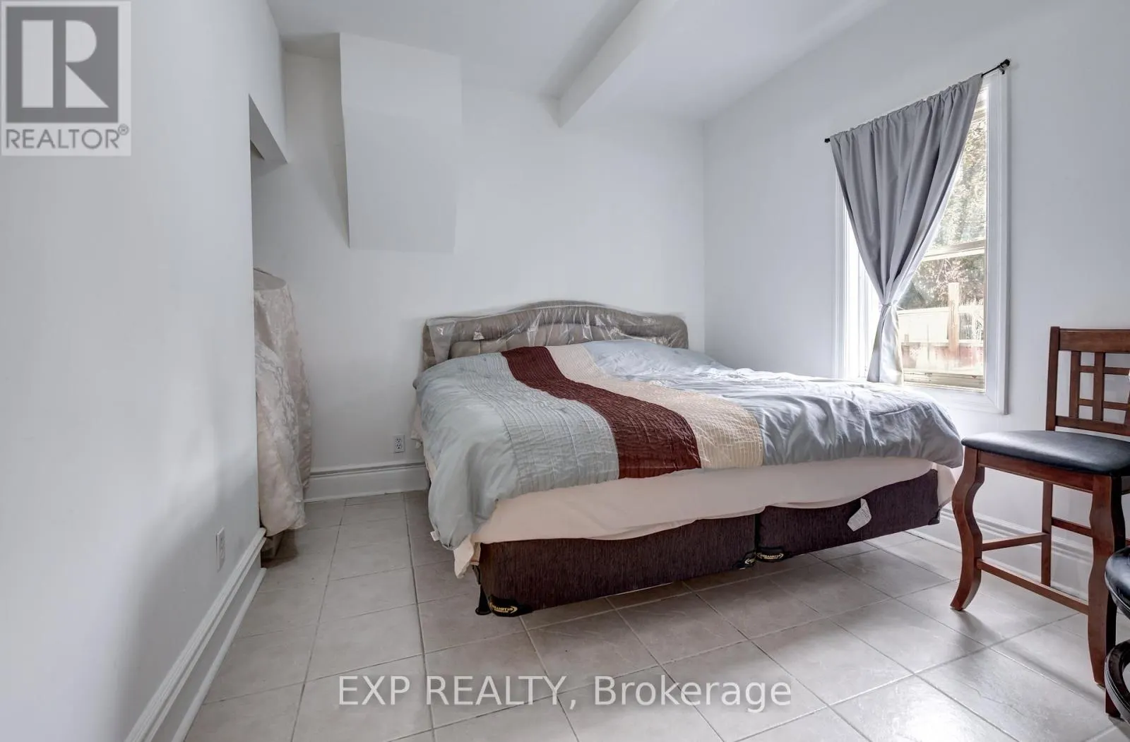 853 SIMCOE STREET S