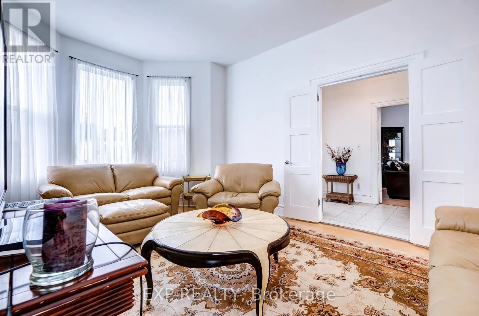 853 SIMCOE STREET S