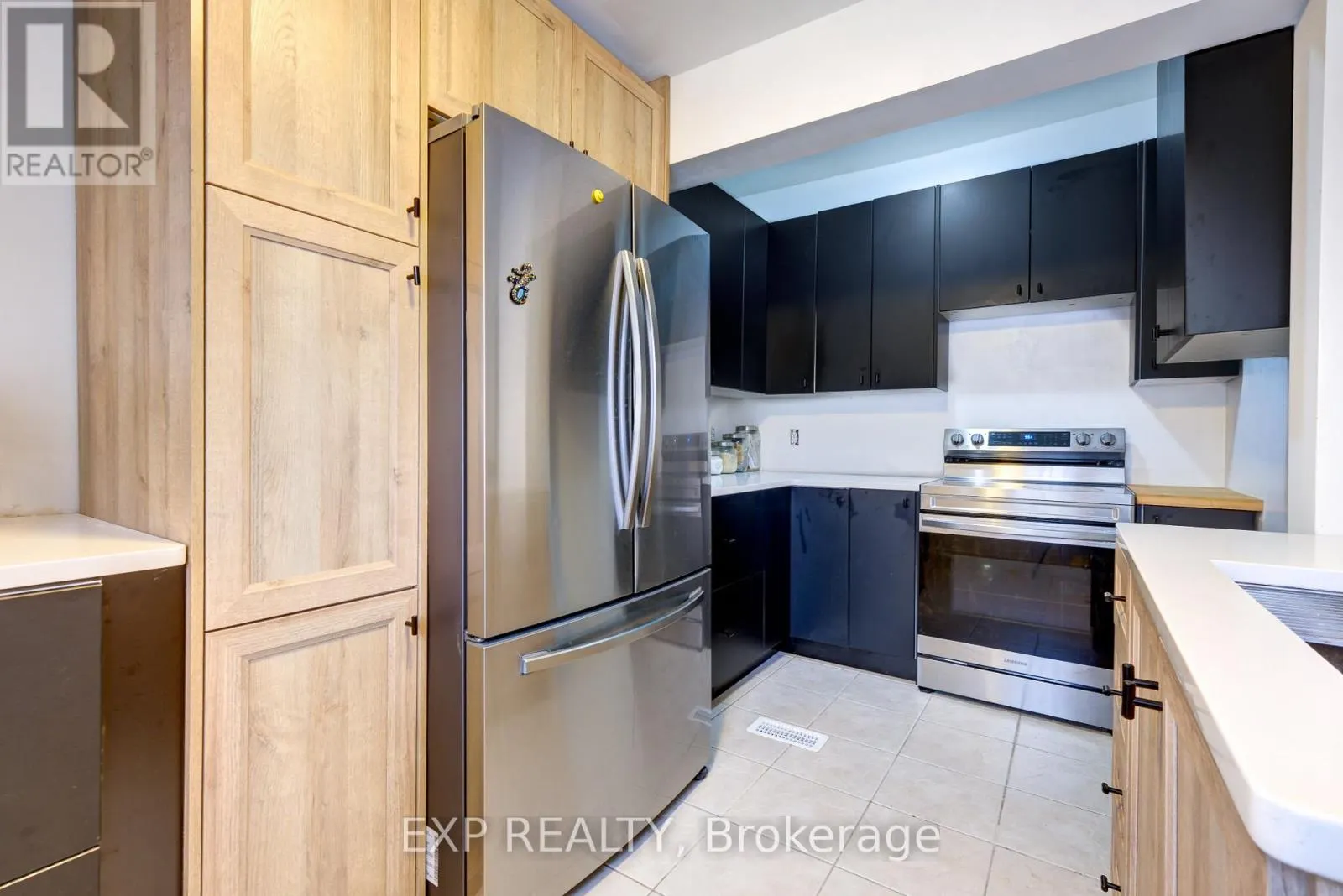 853 SIMCOE STREET S