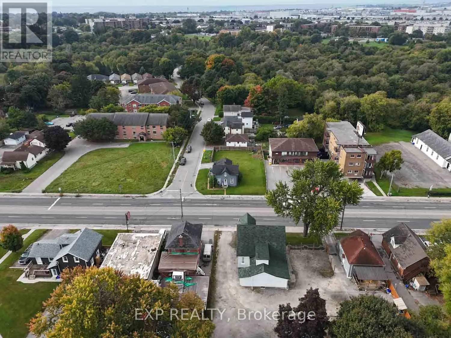 853 SIMCOE STREET S