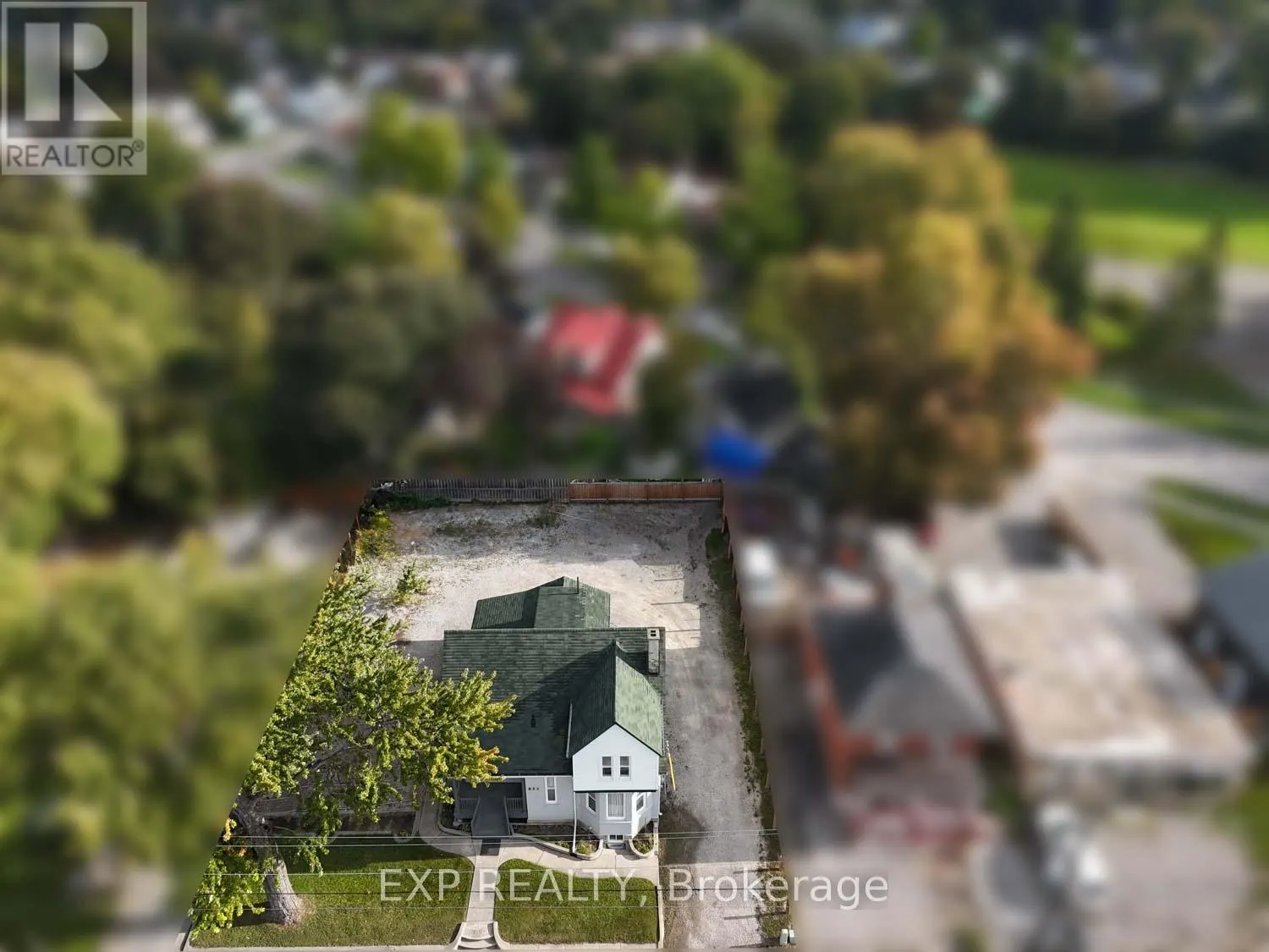 853 SIMCOE STREET S