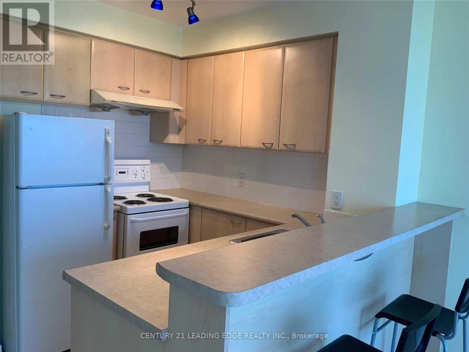 1605 - 33 LEE CENTRE DRIVE