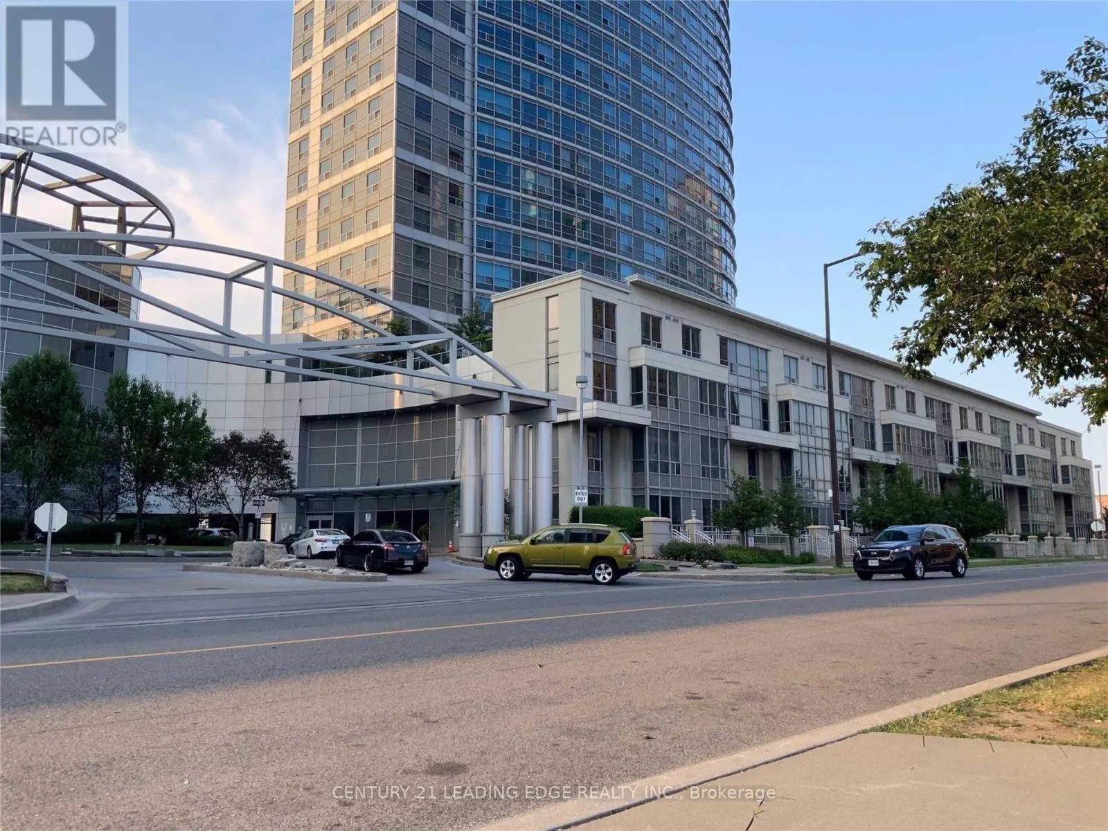 1605 - 33 LEE CENTRE DRIVE