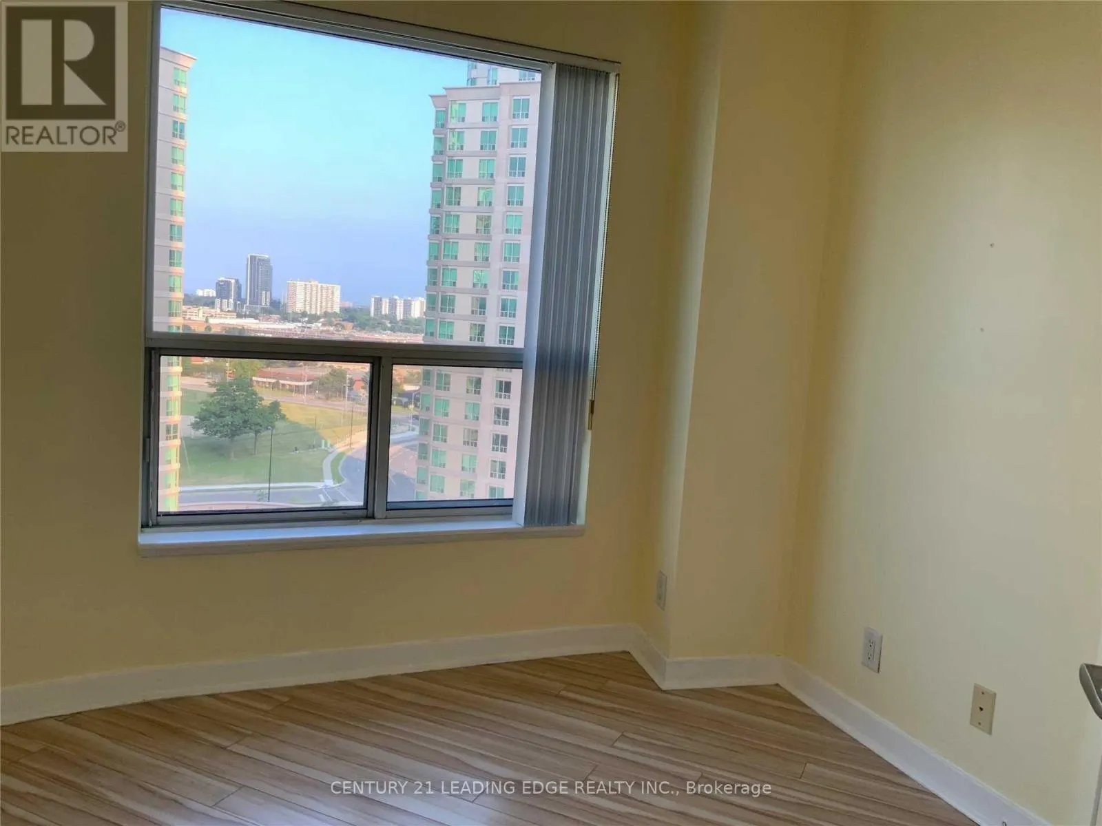 1605 - 33 LEE CENTRE DRIVE