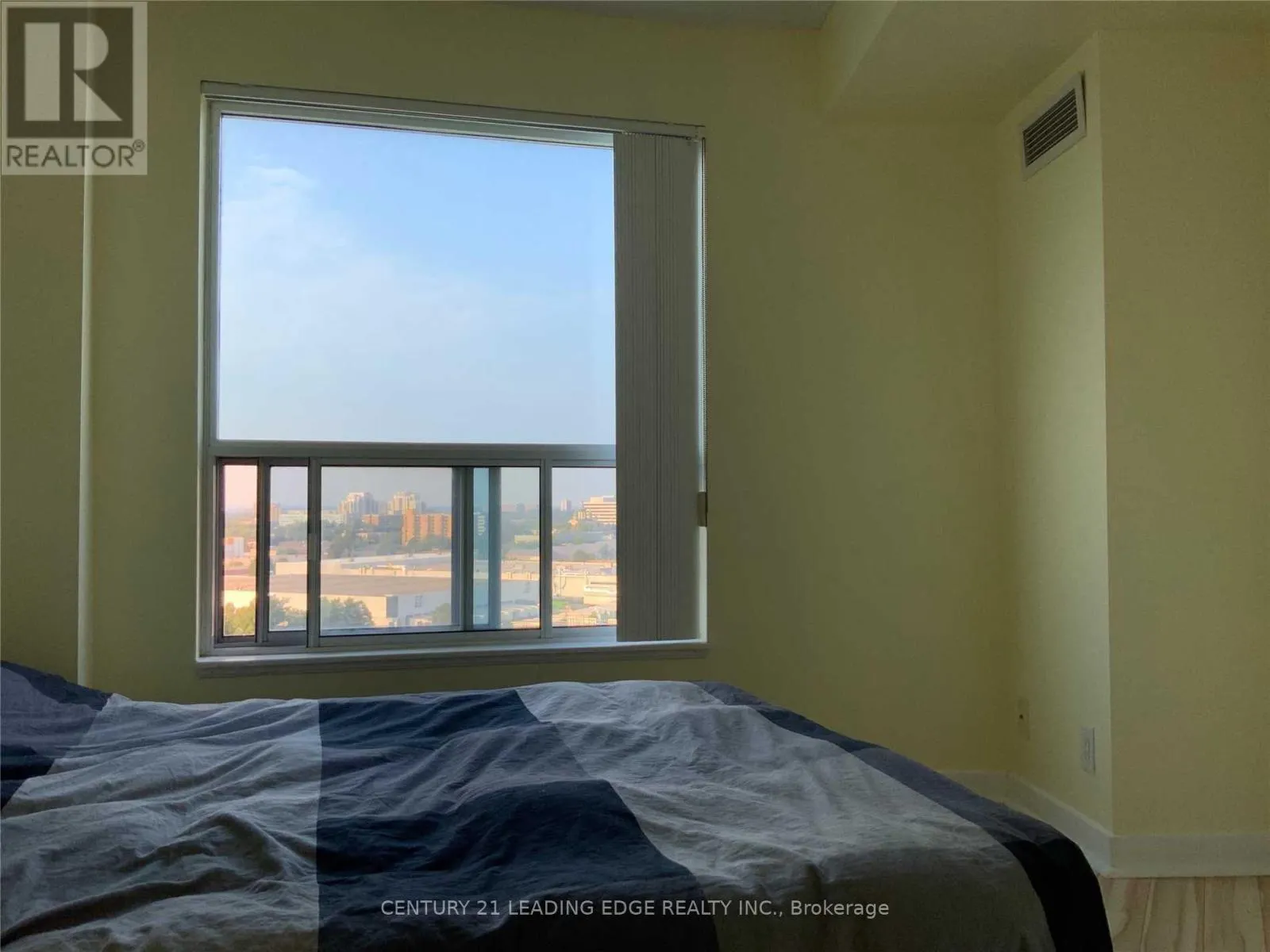 1605 - 33 LEE CENTRE DRIVE