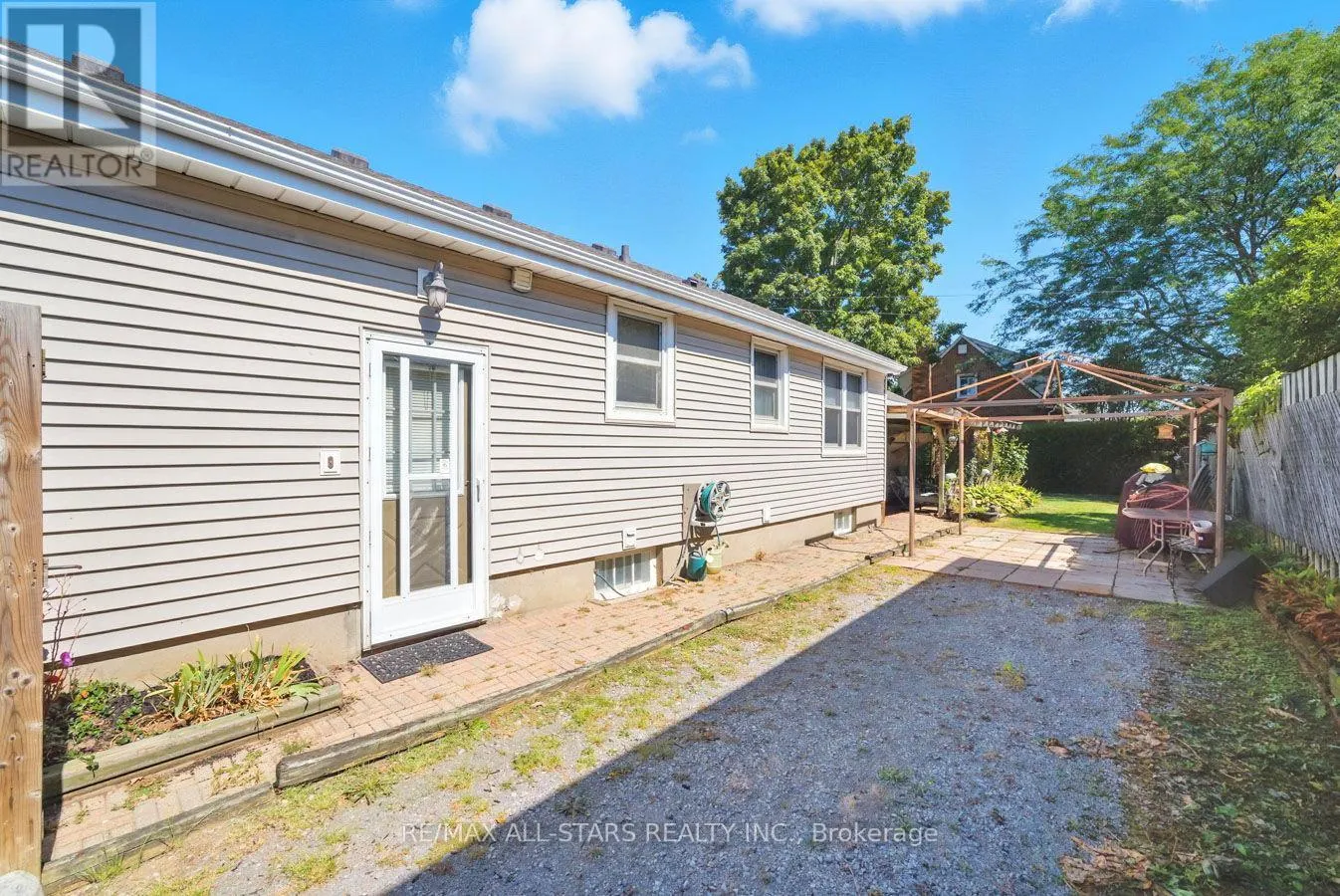 109 SHERWOOD AVENUE