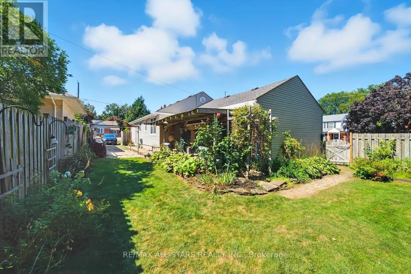 109 SHERWOOD AVENUE