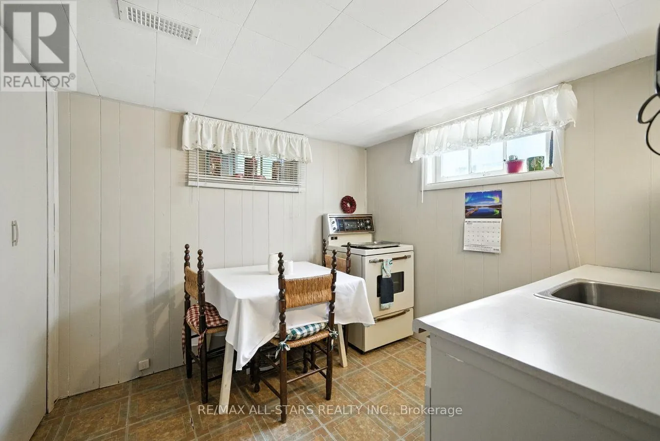 109 SHERWOOD AVENUE