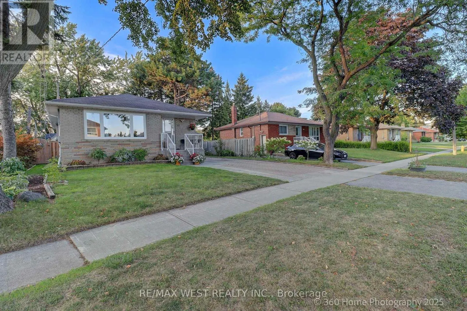 152 BENJAMIN BOULEVARD