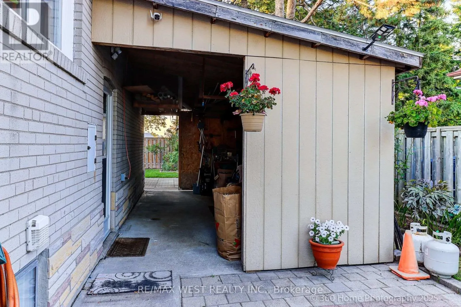 152 BENJAMIN BOULEVARD