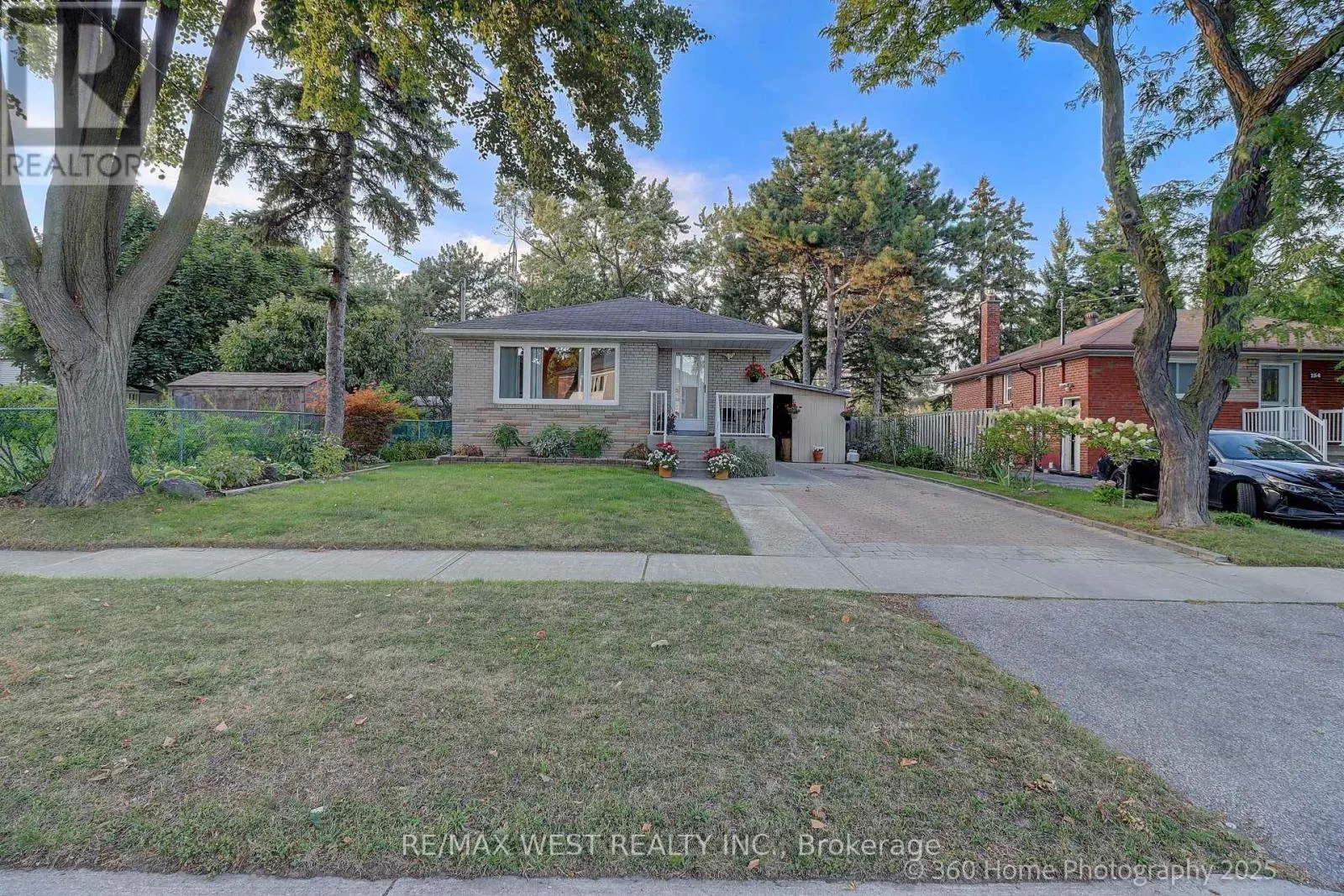 152 BENJAMIN BOULEVARD