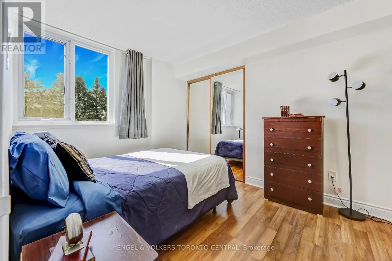 207 - 15 SEWELLS ROAD
