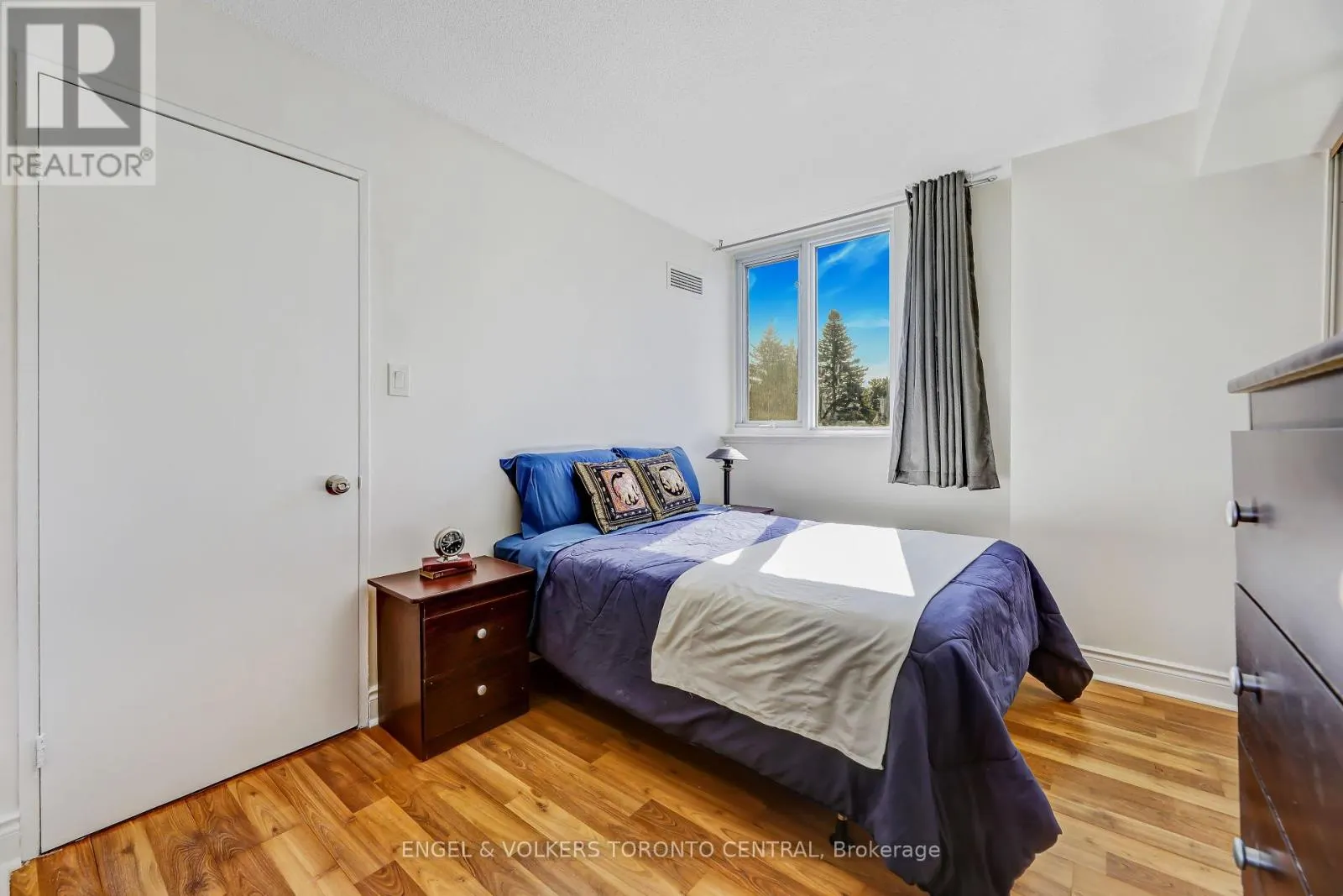 207 - 15 SEWELLS ROAD