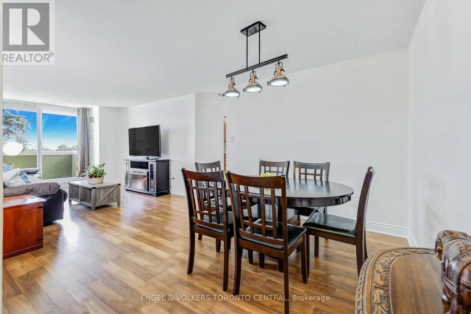 207 - 15 SEWELLS ROAD