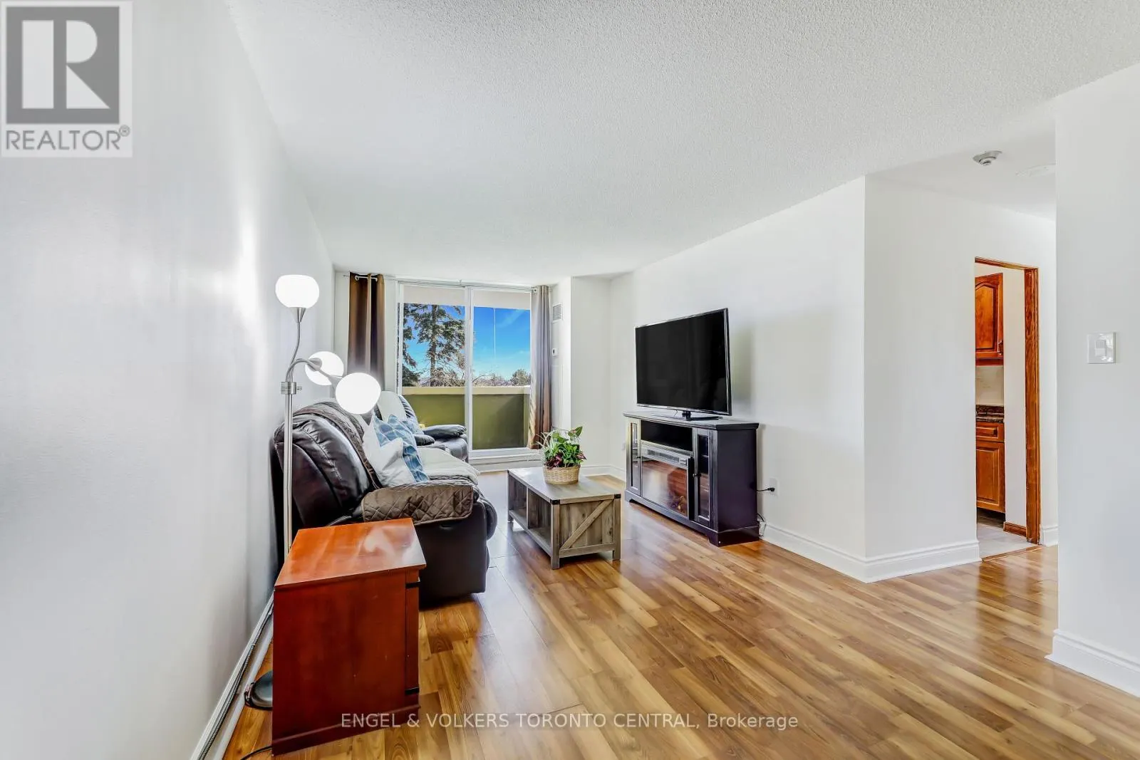 207 - 15 SEWELLS ROAD